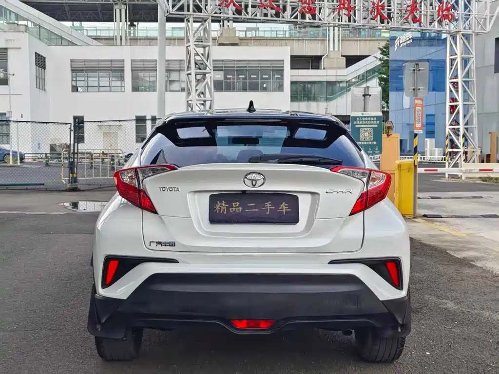 Toyota C-HR 2020 — фото 8