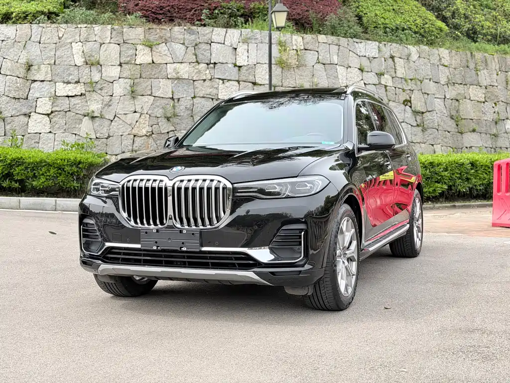 BMW X7 2021 — фото 1