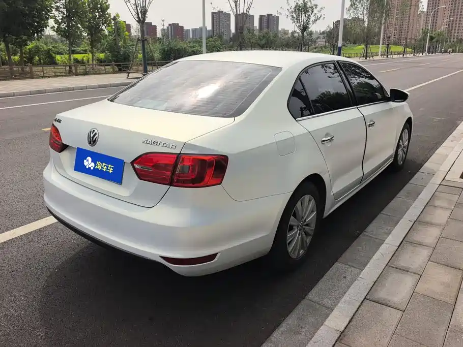 Volkswagen Sagitar 2015