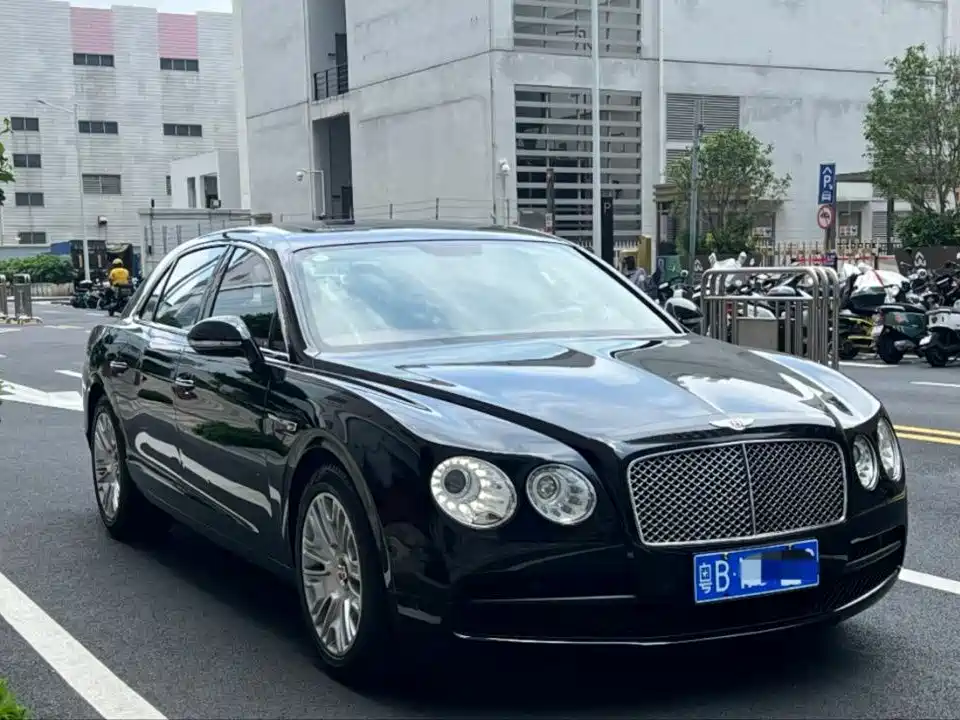 Bentley Flying Spur 2018 — фото 3