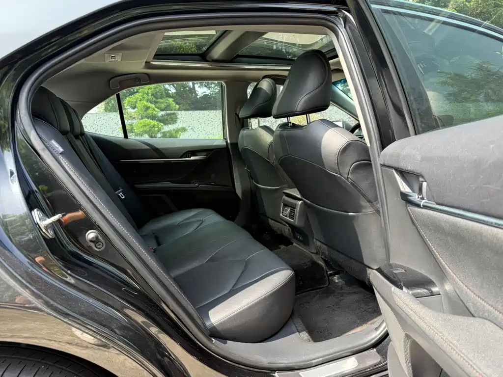 Toyota Camry 2022 — фото 23