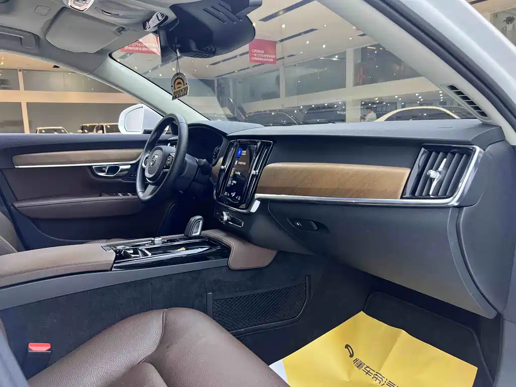 Volvo S90 PHEV 2020 — фото 18
