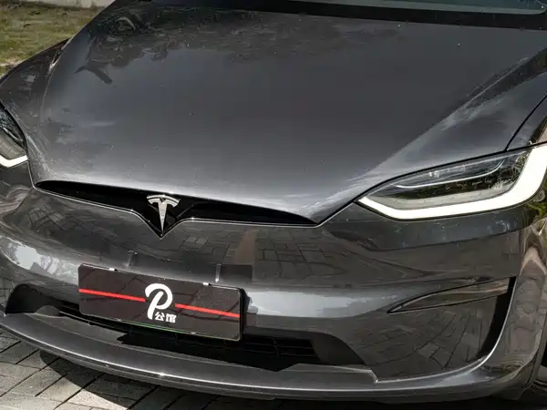 Tesla Model X 2024