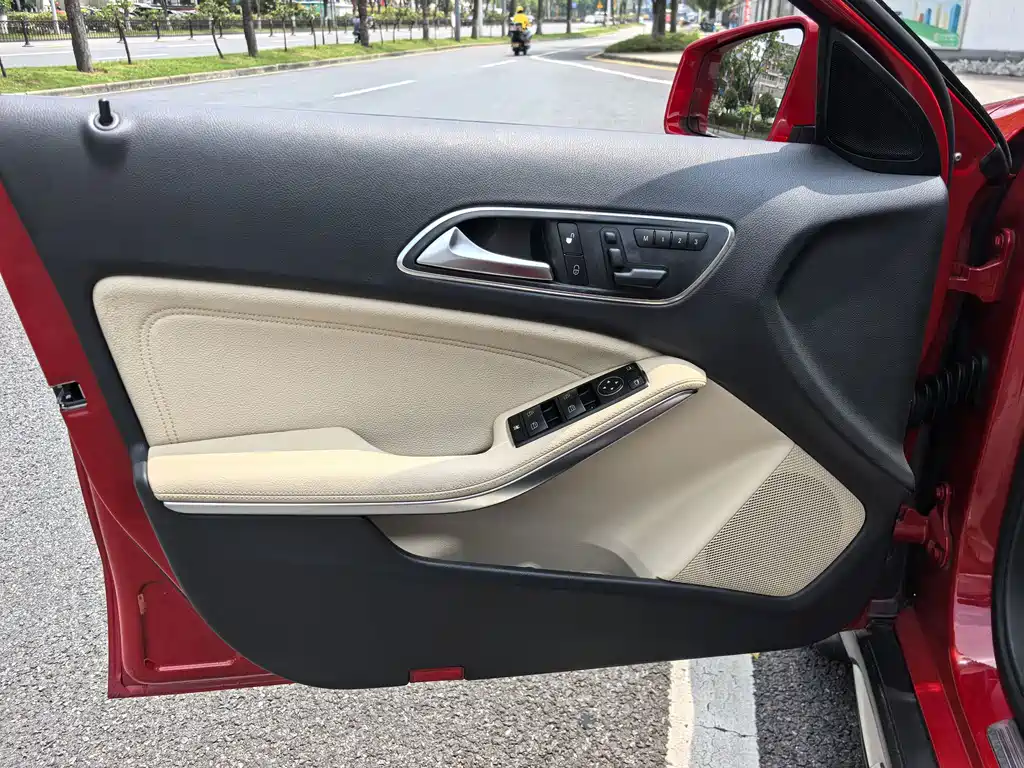 Mercedes-Benz GLA 2015 — фото 12