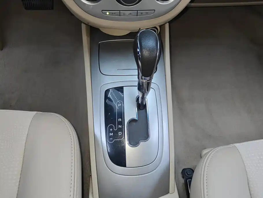 Buick Excelle 2015 — фото 16