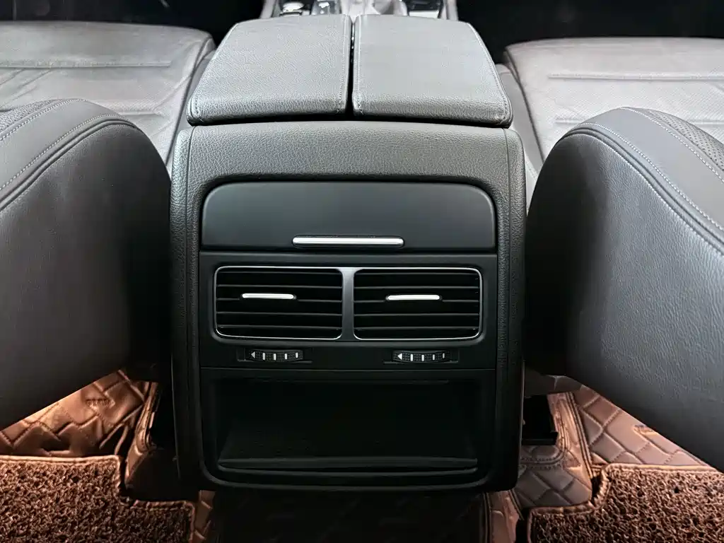 Volkswagen Touareg 2018 — фото 20