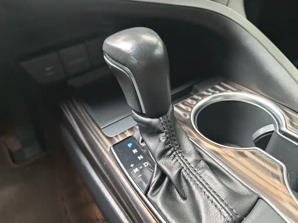 Toyota Camry 2019 — фото 15