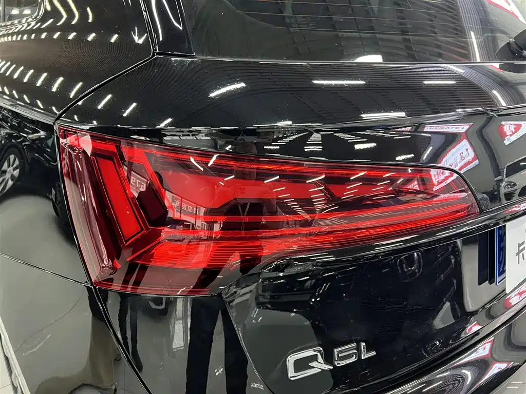 Audi Q5L 2023 — фото 8