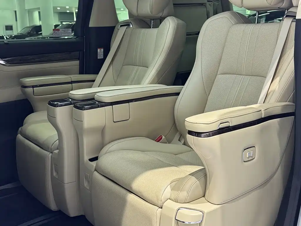 Toyota Vellfire 2023 — фото 11