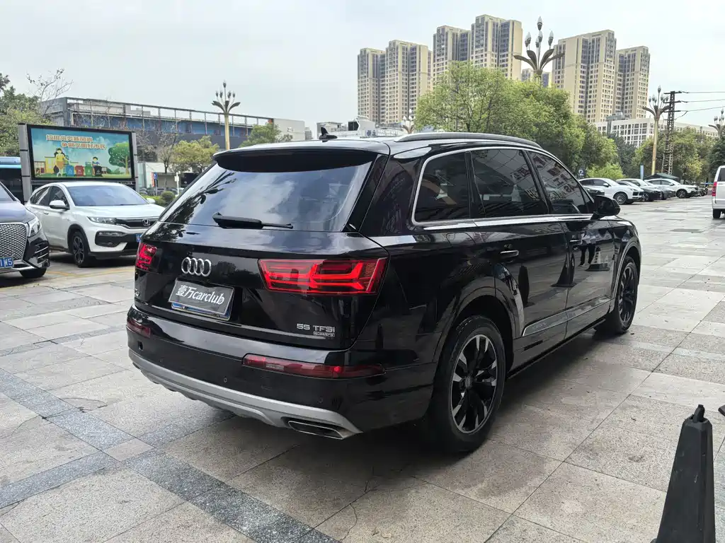 Audi Q7 2019 — фото 10