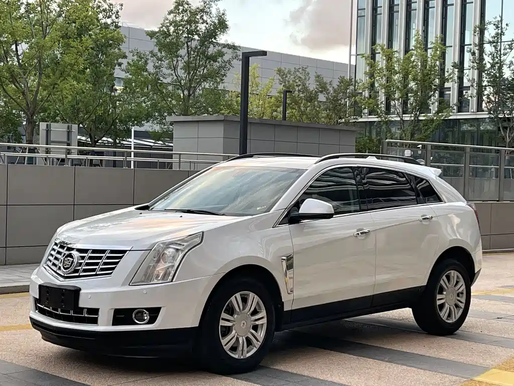 Cadillac SRX 2016 — фото 1