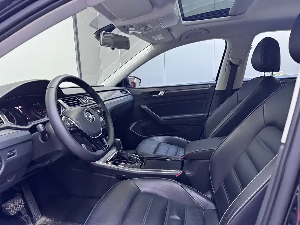 Volkswagen Passat 2019 — фото 12
