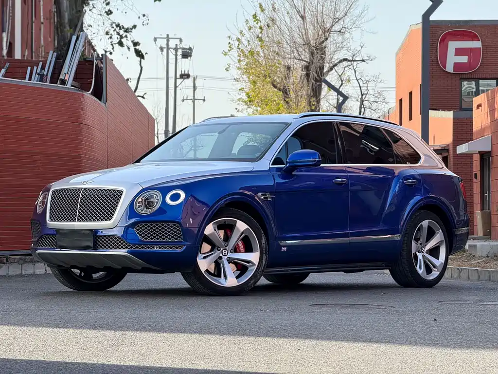 Bentley Bentayga 2018 — фото 1