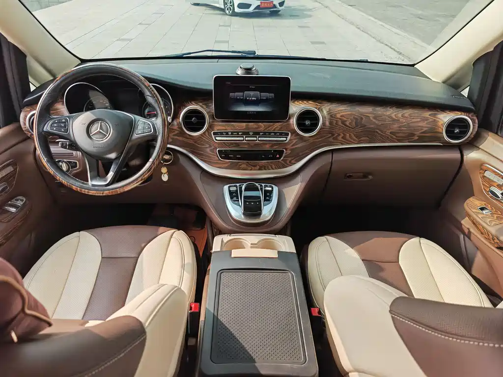 Mercedes-Benz V-Class 2019 — фото 9