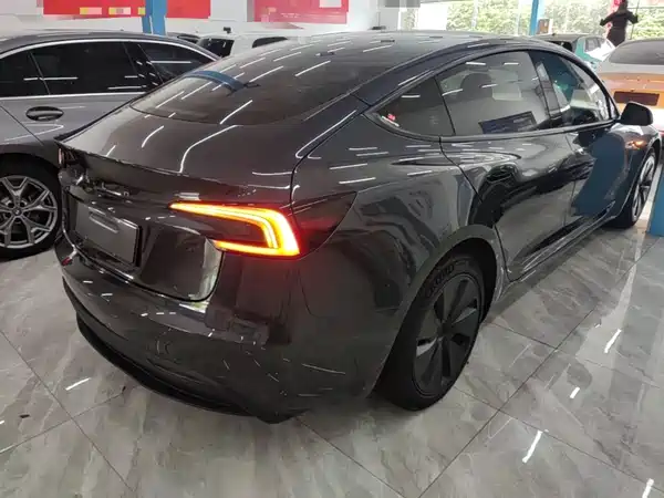 Tesla Model 3 2025