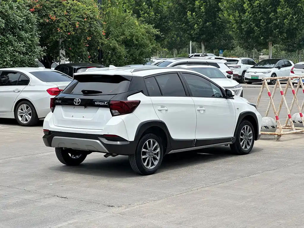 Toyota Yaris L 2022