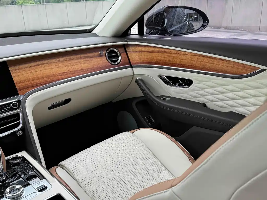Bentley Flying Spur PHEV 2023 — фото 14