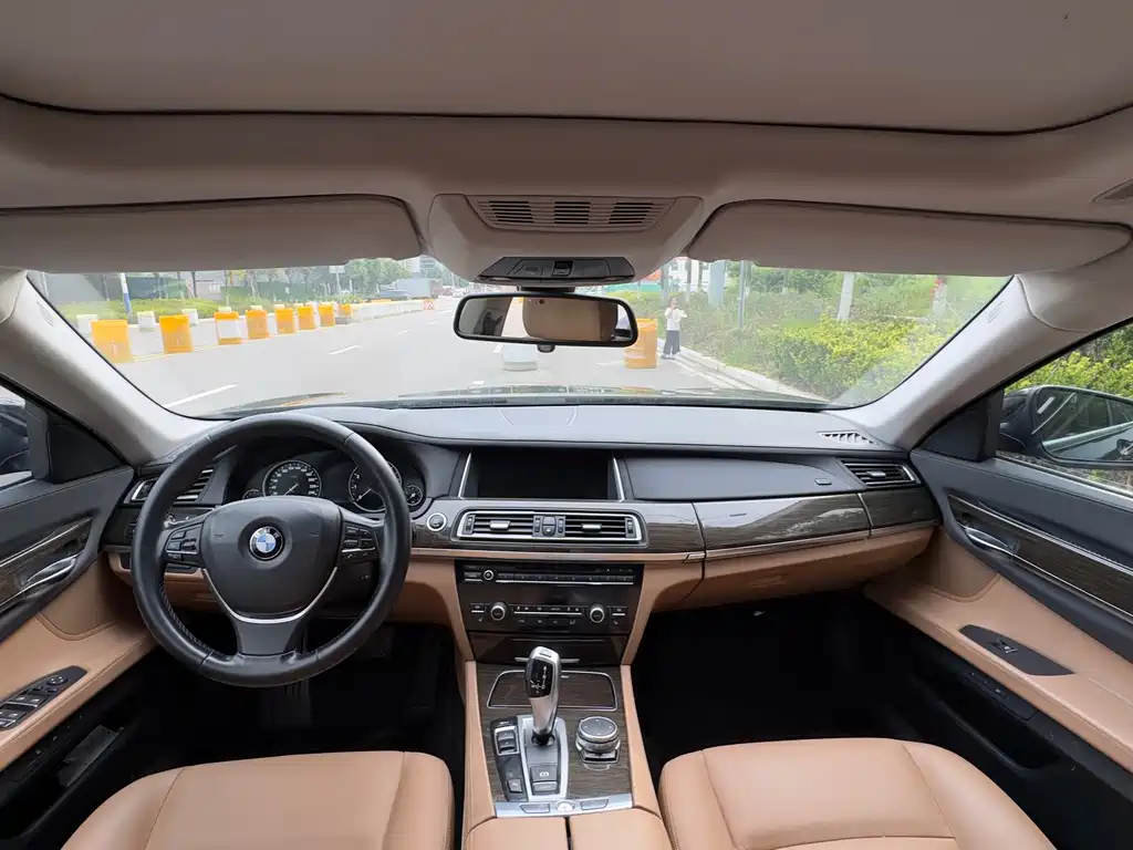 BMW 7 Series 2015 — фото 6