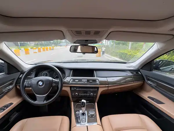 BMW 7 Series 2015