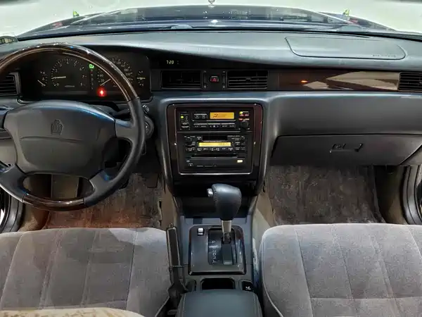 Toyota Crown 2016