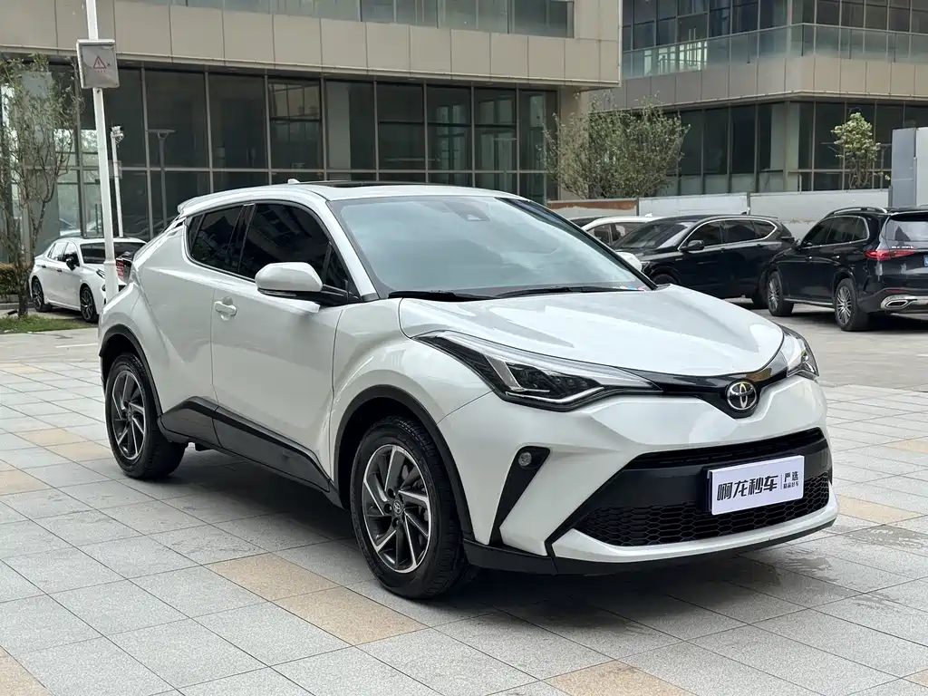 Toyota C-HR 2023 — фото 11