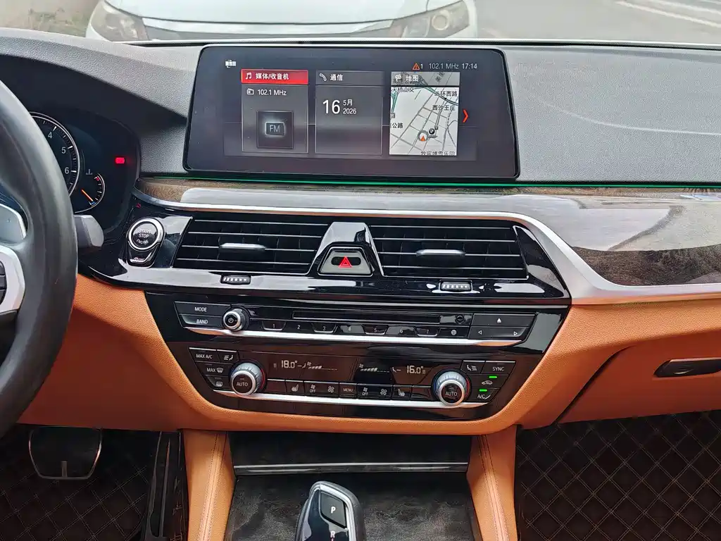 BMW 5 Series 2017 — фото 21