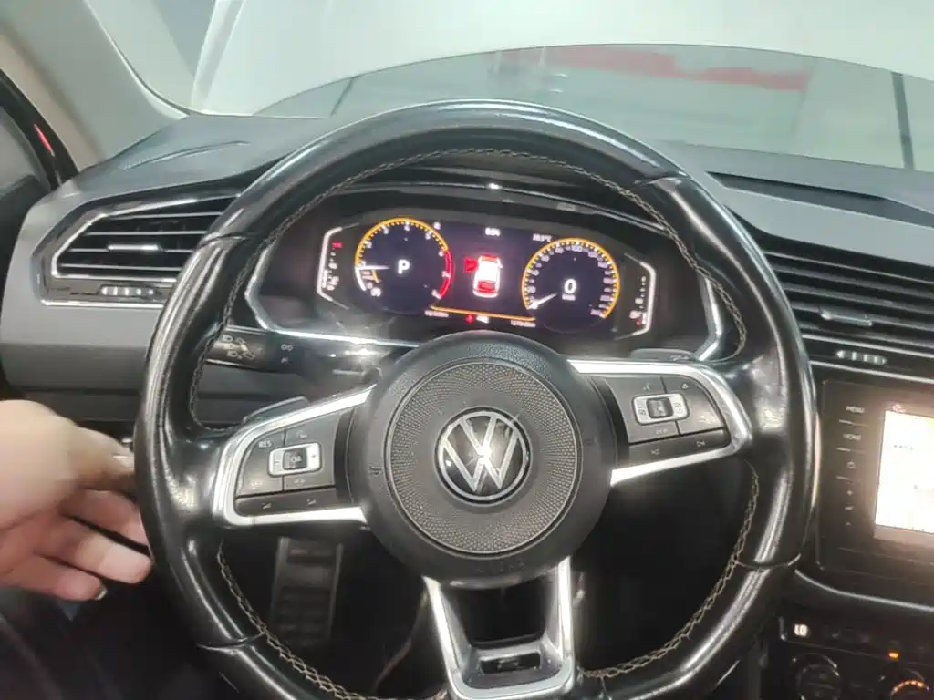 Volkswagen Tiguan L 2021 — фото 11