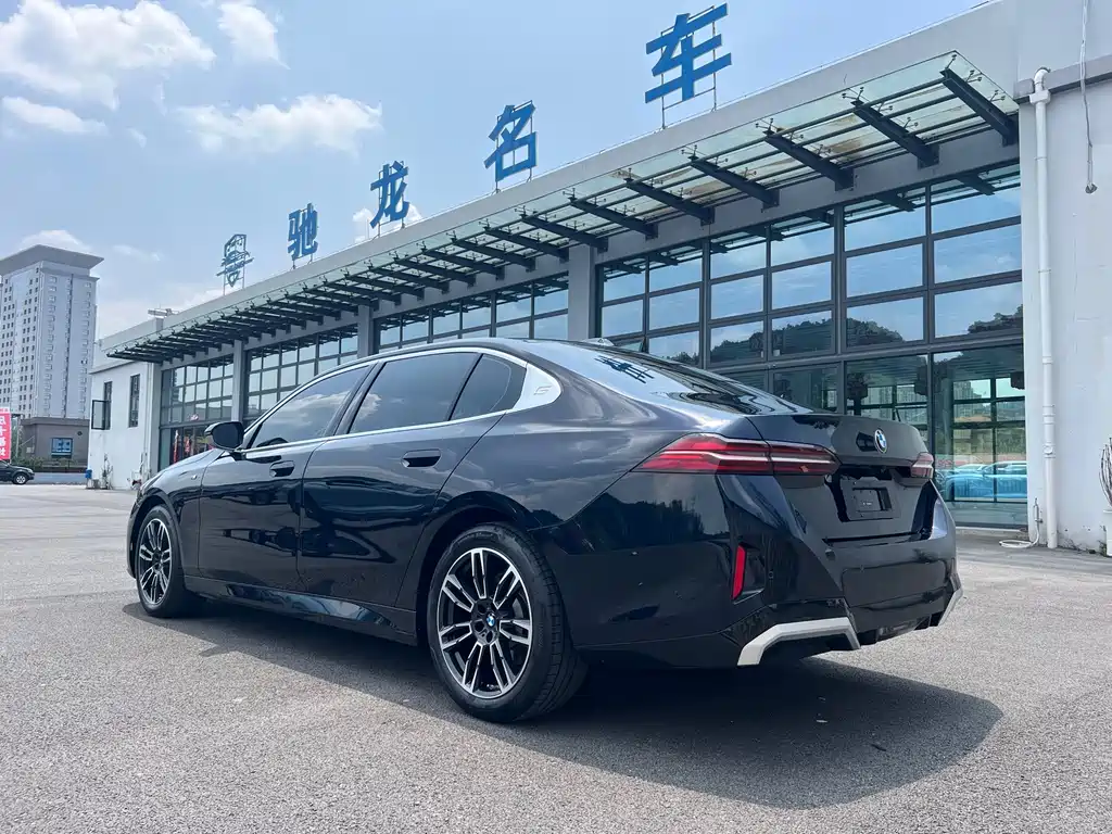 BMW 5 Series 2025