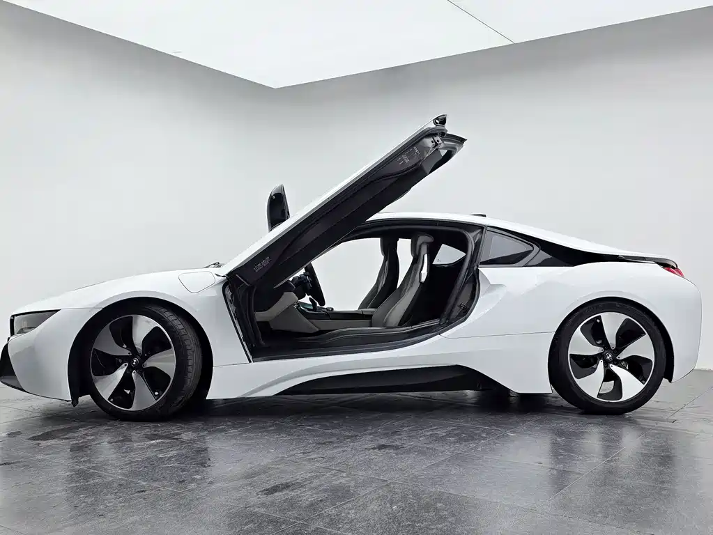 BMW i8 2017 — фото 2
