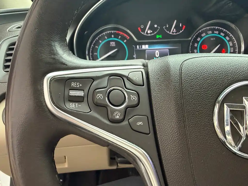 Buick Regal 2015 — фото 10