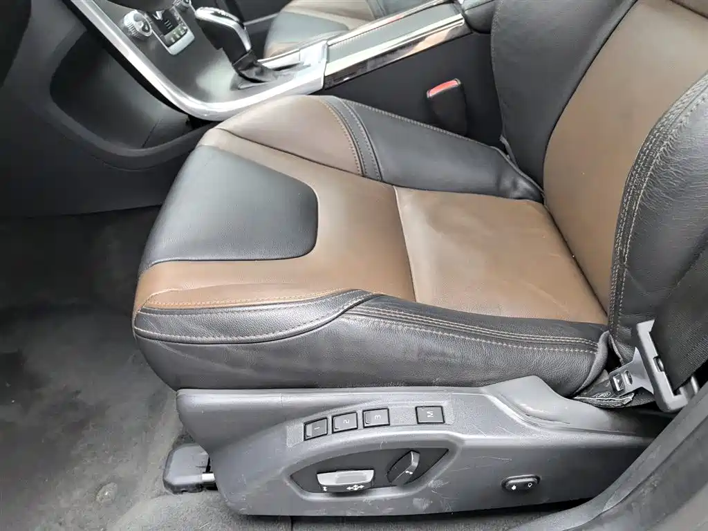 Volvo XC60 2015 — фото 20