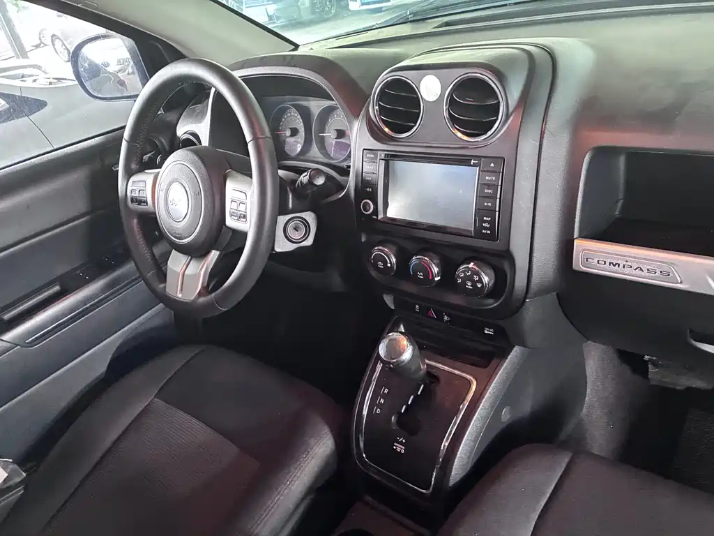 Jeep Compass 2016 — фото 6