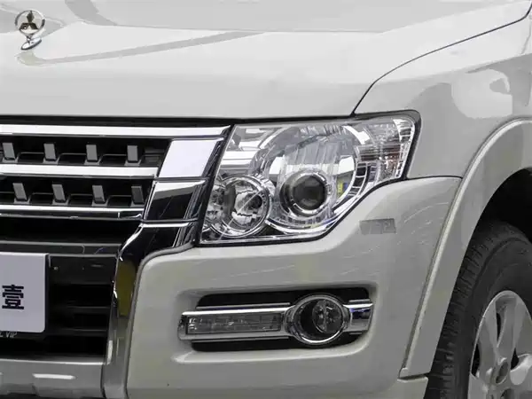 Mitsubishi Pajero 2020
