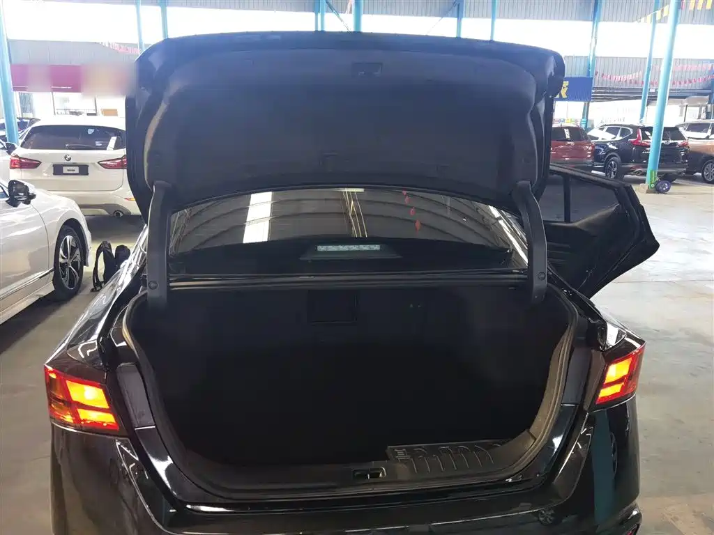 Nissan Teana 2022 — фото 18