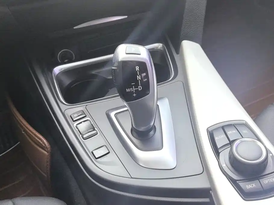 BMW 3 Series 2015 — фото 16
