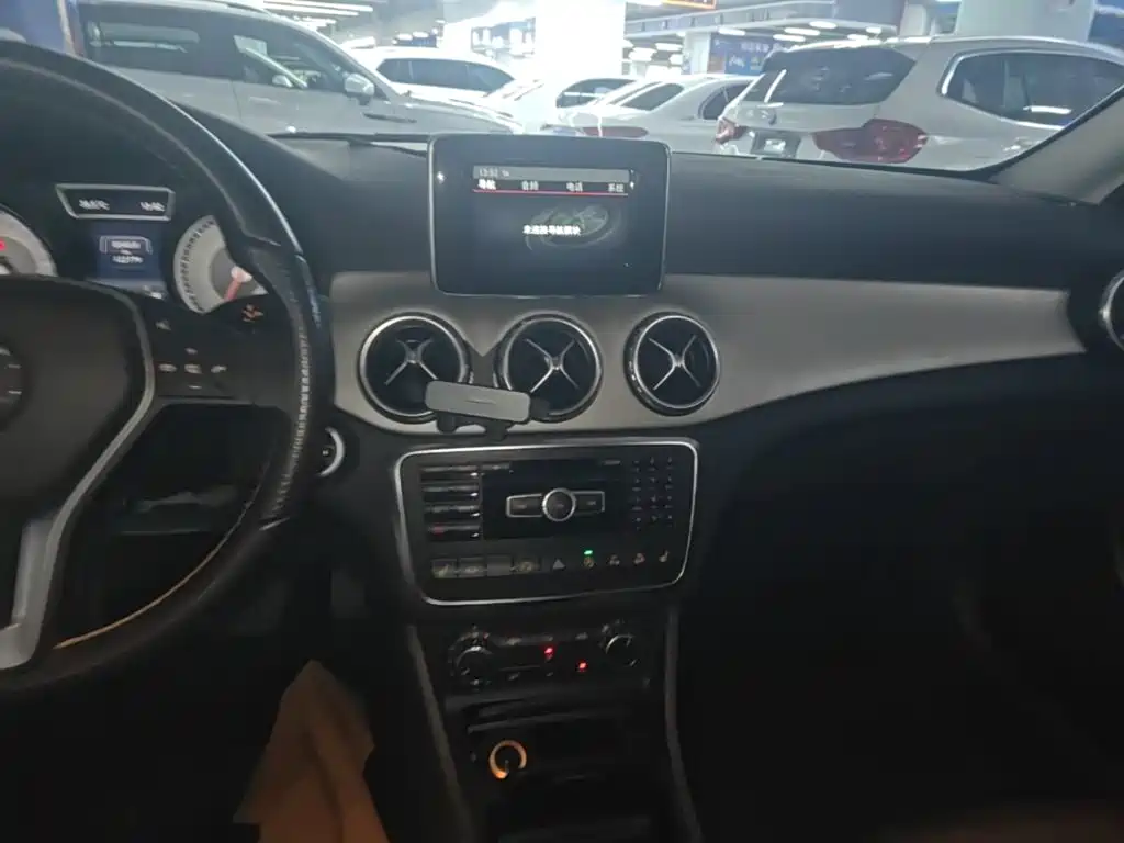 Mercedes-Benz GLA 2015 — фото 13