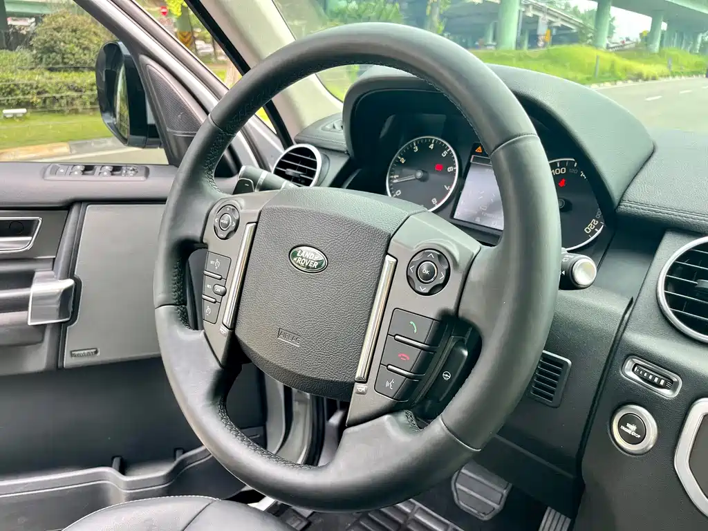 Land Rover Discovery 2016 — фото 14