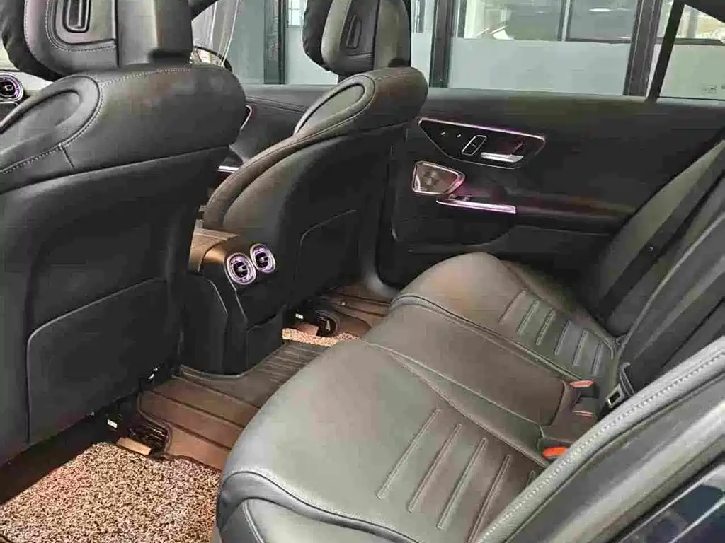 Mercedes-Benz C-Class 2024