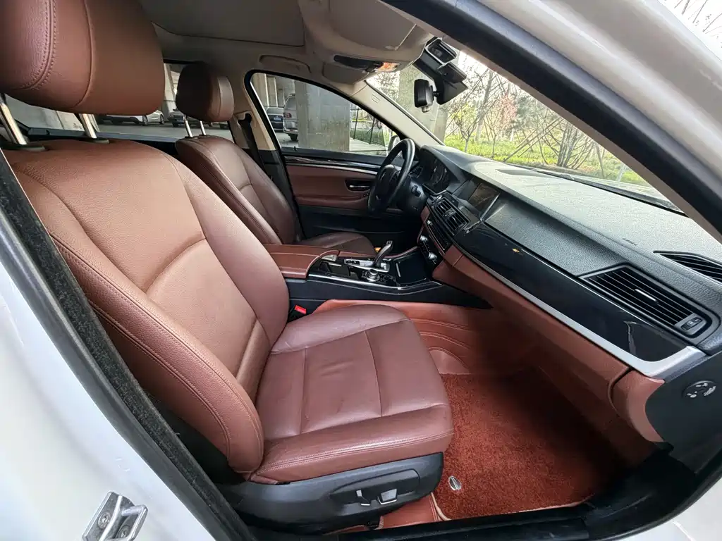 BMW 5 Series 2016 — фото 14