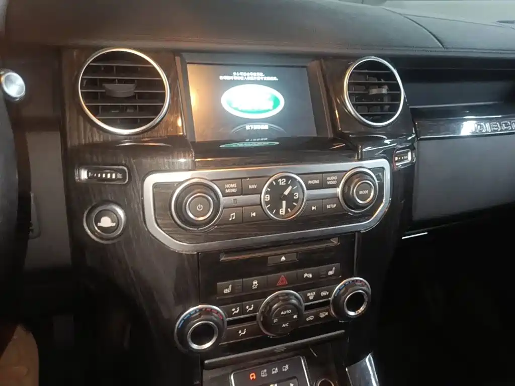 Land Rover Discovery 2017 — фото 13