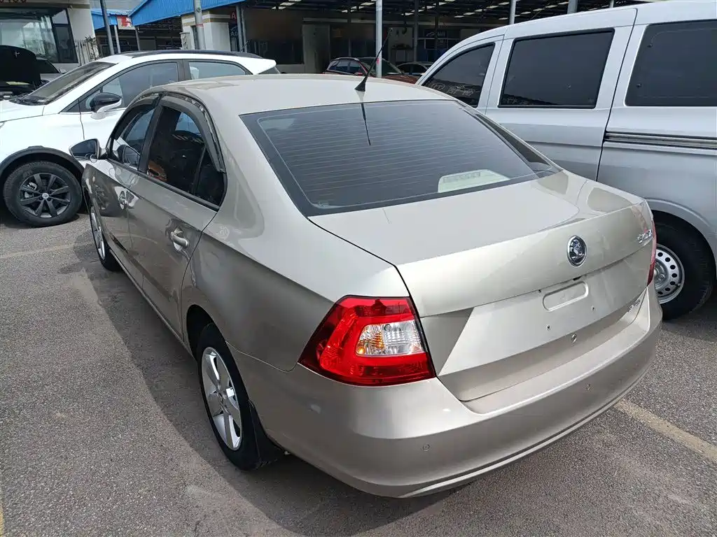 Skoda Rapid 2014 — фото 23