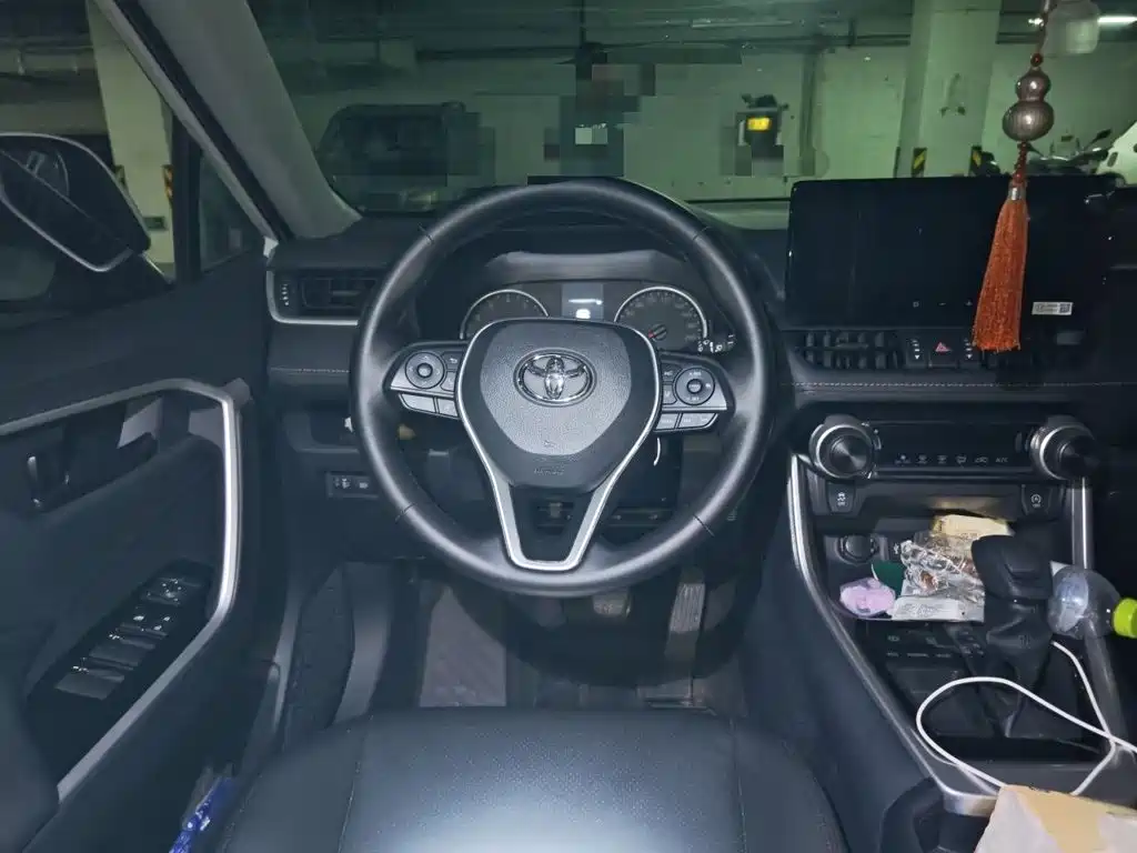 Toyota RAV4 2025 — фото 11