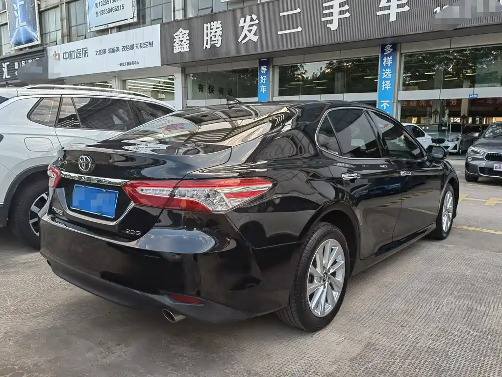 Toyota Camry 2021 — фото 4