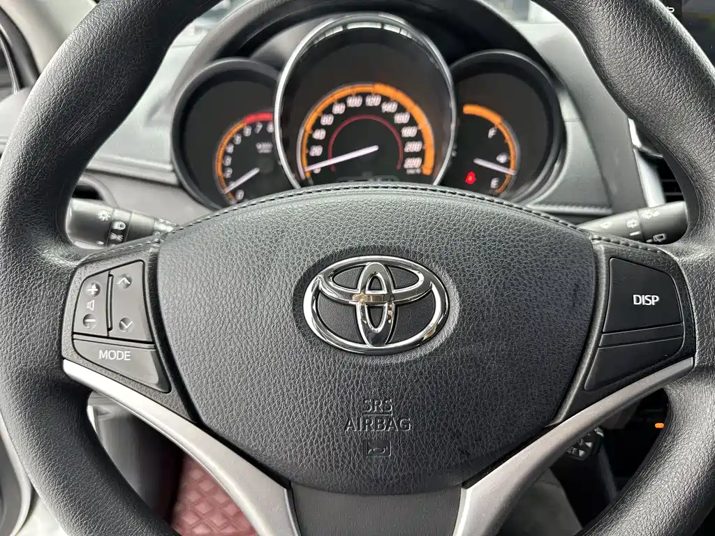 Toyota Yaris L 2022 — фото 13
