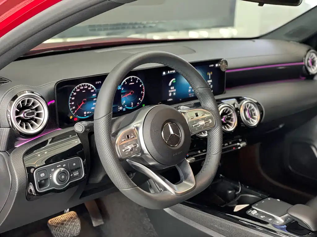 Mercedes-Benz A-Class 2022 — фото 11