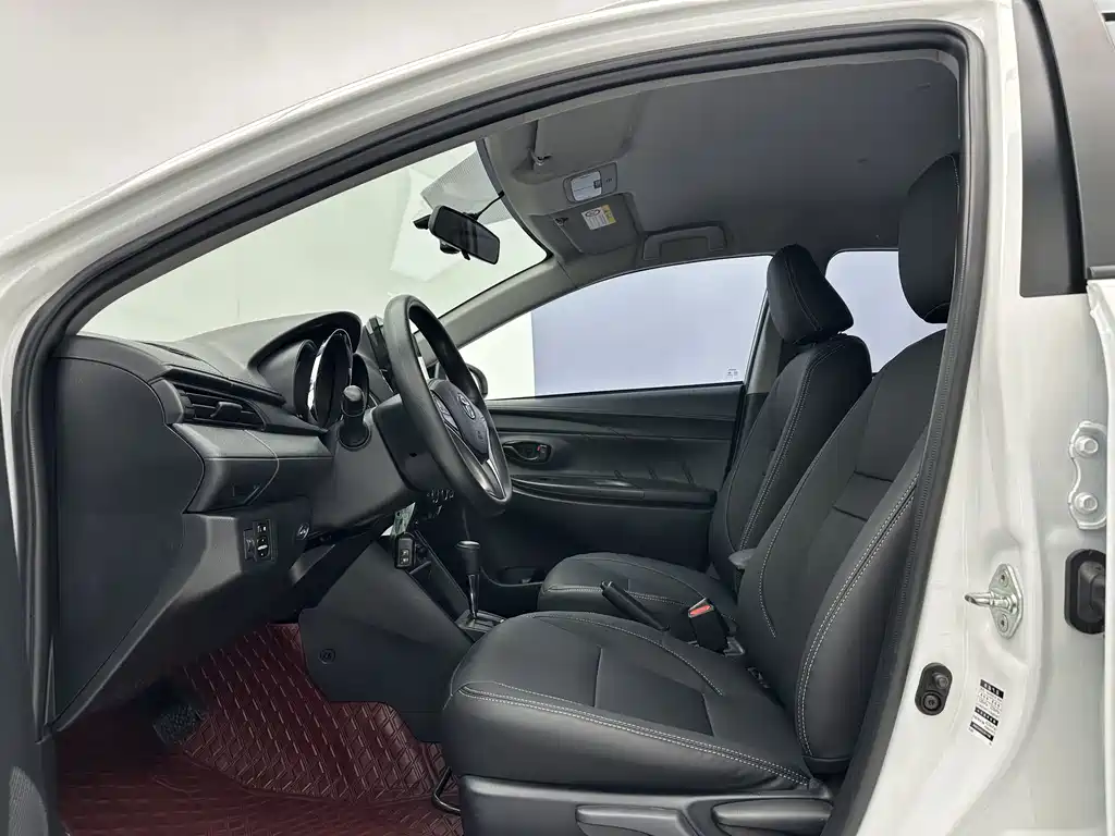Toyota Yaris L 2022