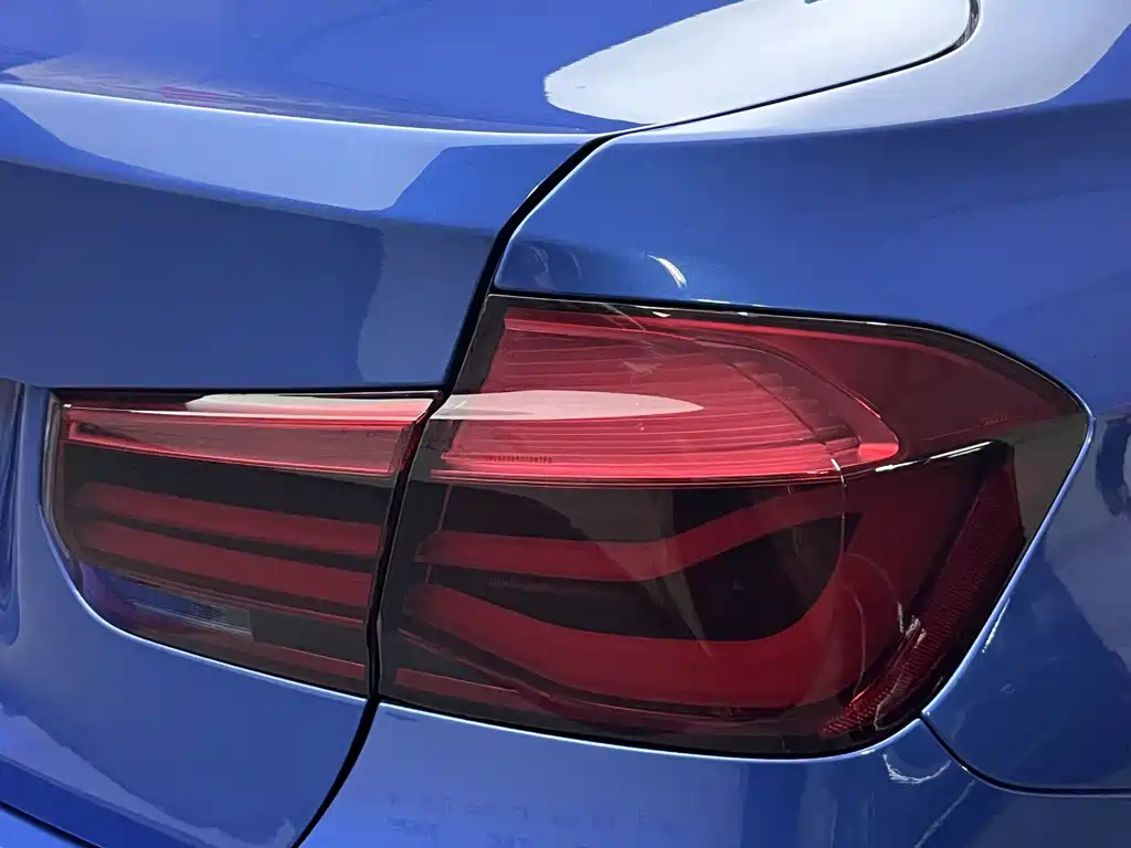 BMW 3 Series 2017 — фото 29