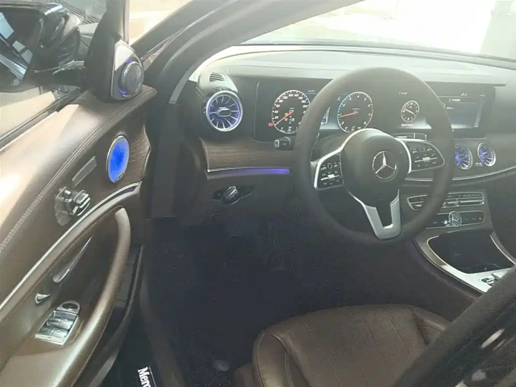 Mercedes-Benz E-Class 2019 — фото 16