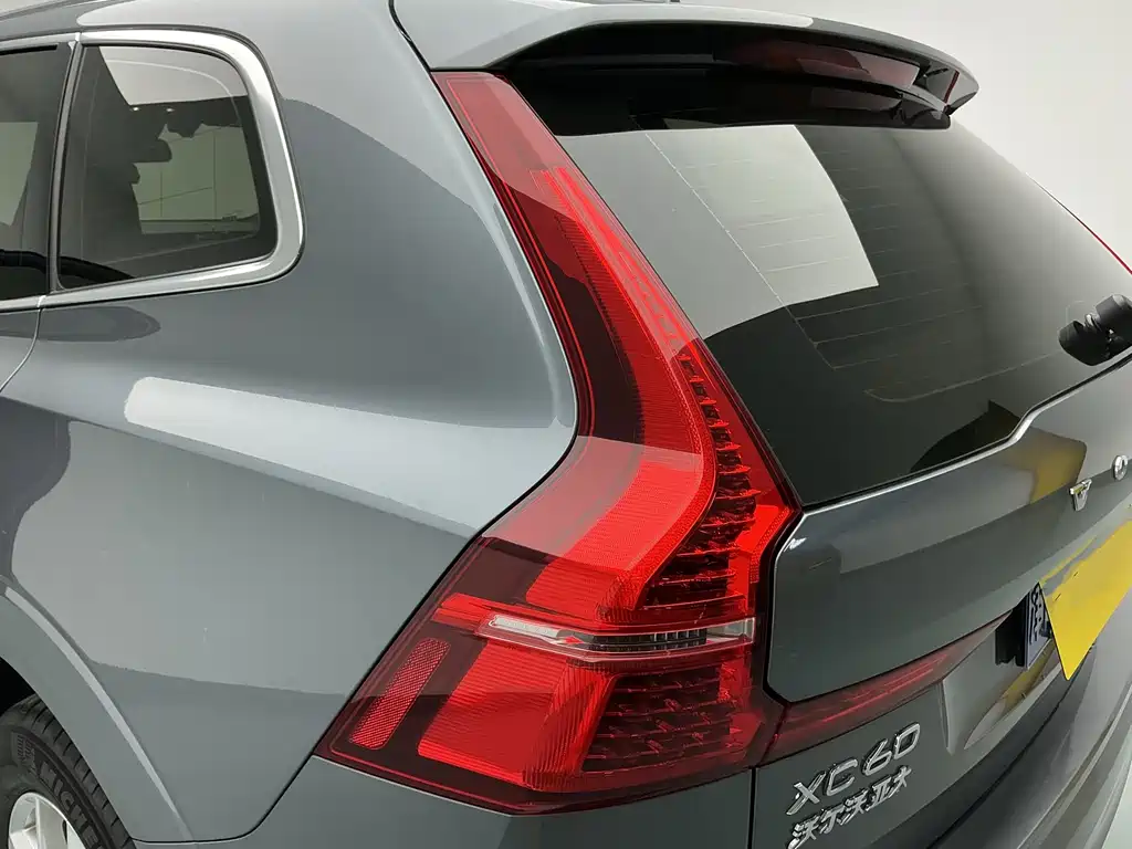 Volvo XC60 2021 — фото 10