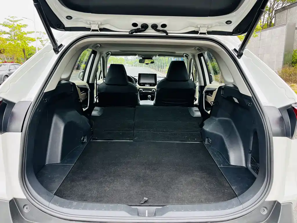 Toyota RAV4 2020 — фото 19